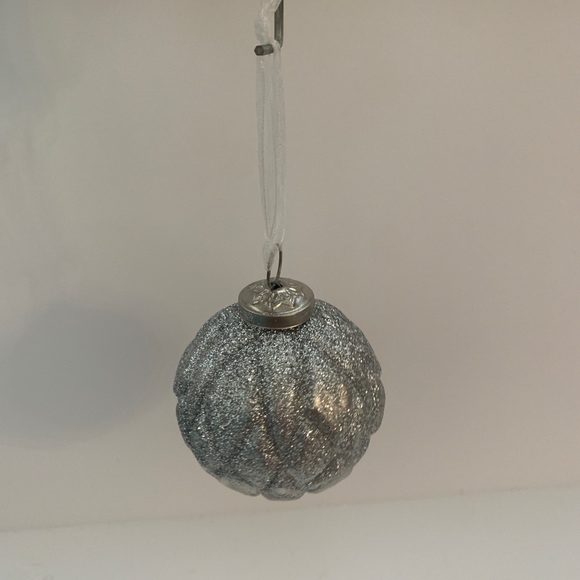 Martha Stewart Christmas Ornaments Glass 6 Silver Glitter Christmas Ornaments - Picture 9 of 10